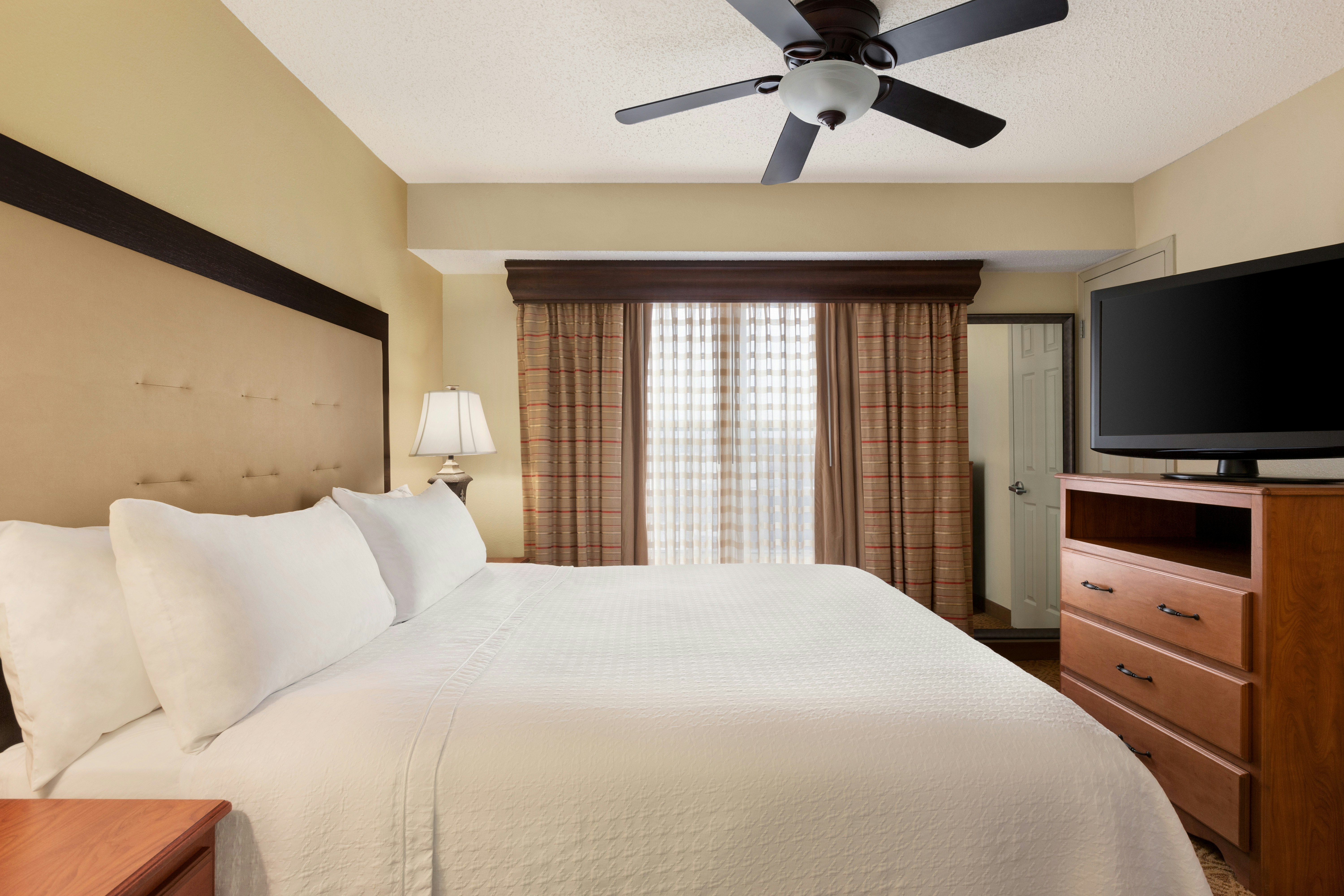 1 BEDROOM, PREMIUM, SUITE, KING BED