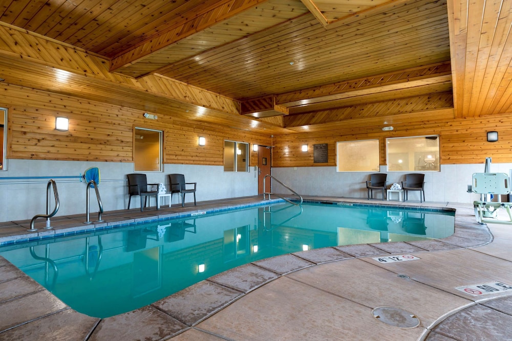 Comfort Suites Redding - Shasta Lake 6/52