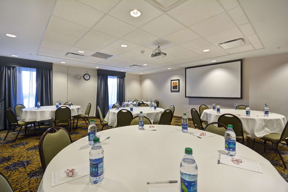 Hampton Inn Suites Detroit Warren 46/49