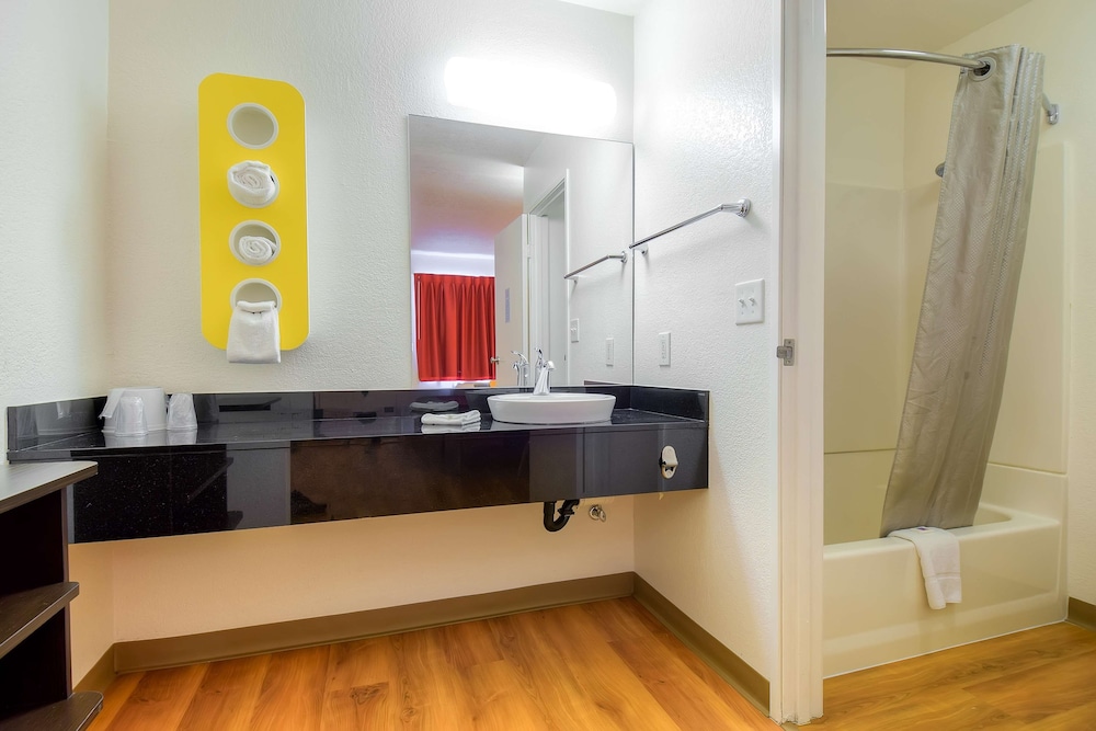 Motel6 San Diego Hotel Circle Mission Valley 13/61