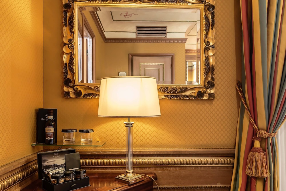 River Palace Hotel 41/43
