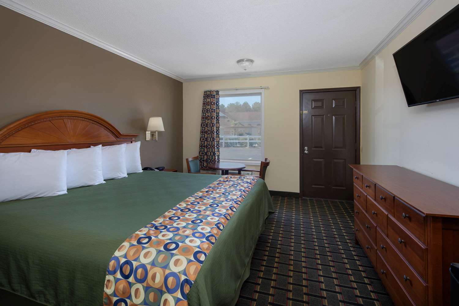 Travelodge by Wyndham Orangeburg 10/37