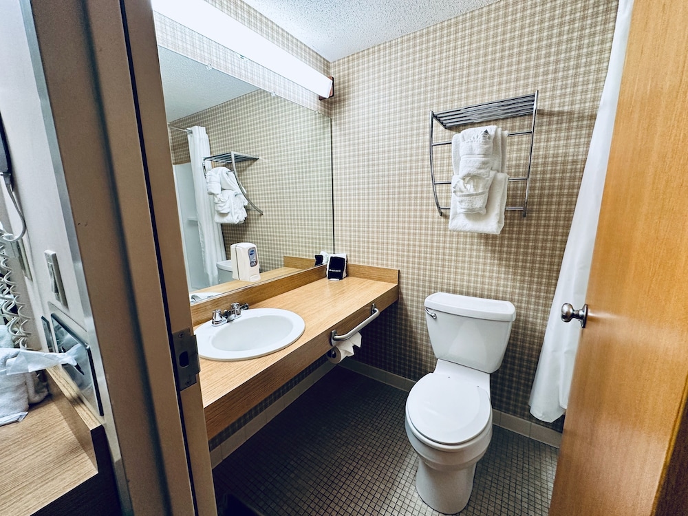 Iveys Motor Lodge Houlton 61/63