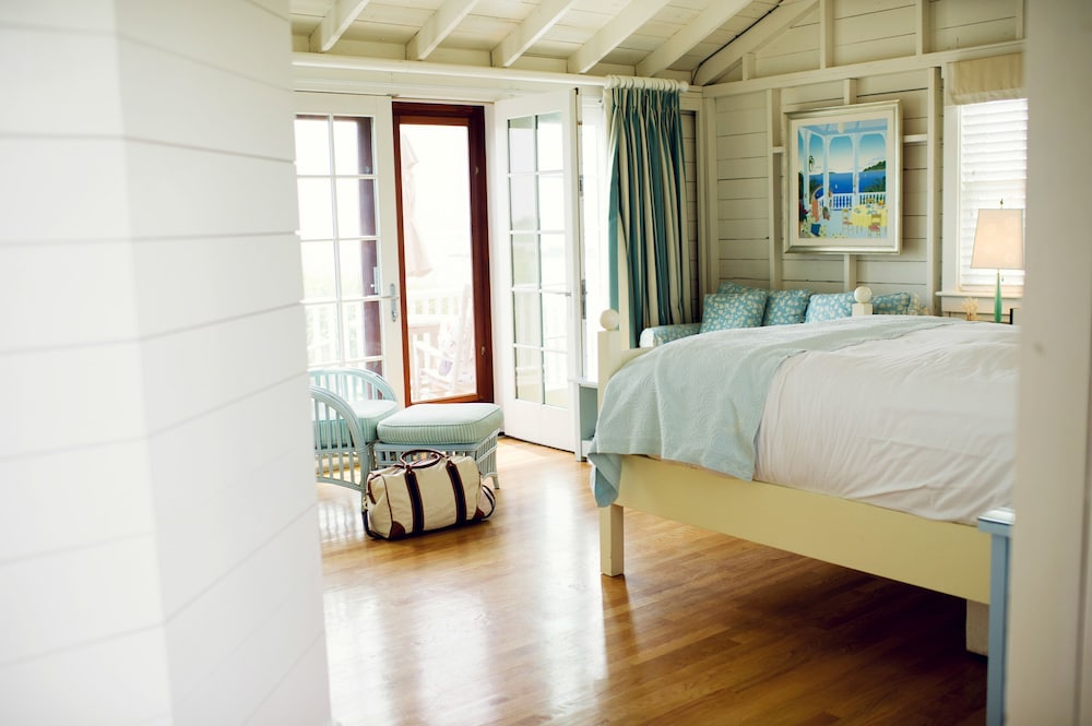 BEACH, SUPERIOR, COTTAGE
