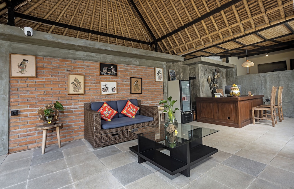 Yana Villas Kemenuh 16/68