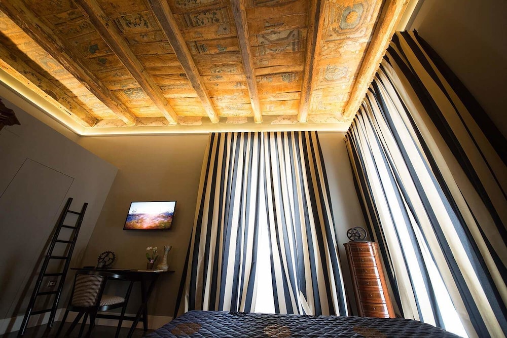 Palazzo Cannavina 37/50