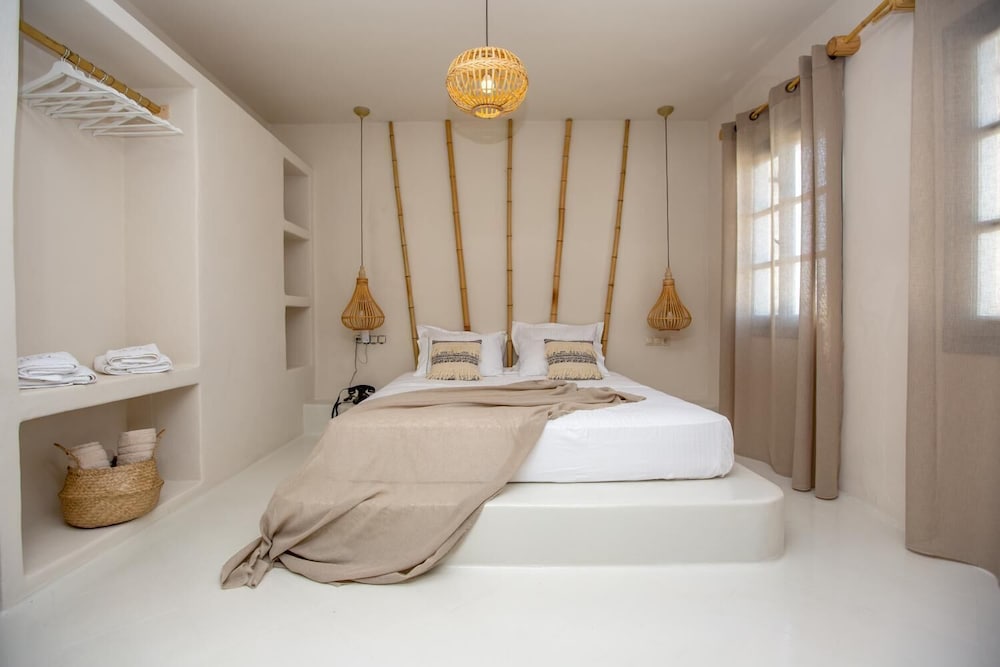 Ampelos Inn 8/47