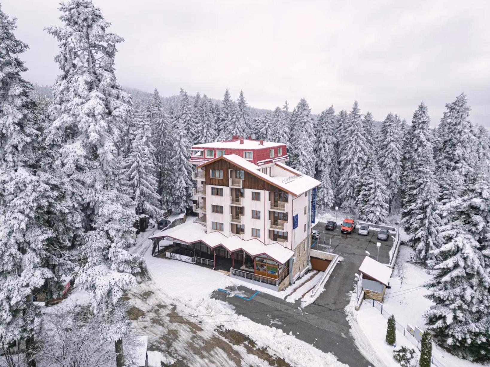 The Lodge Hotel 1/50