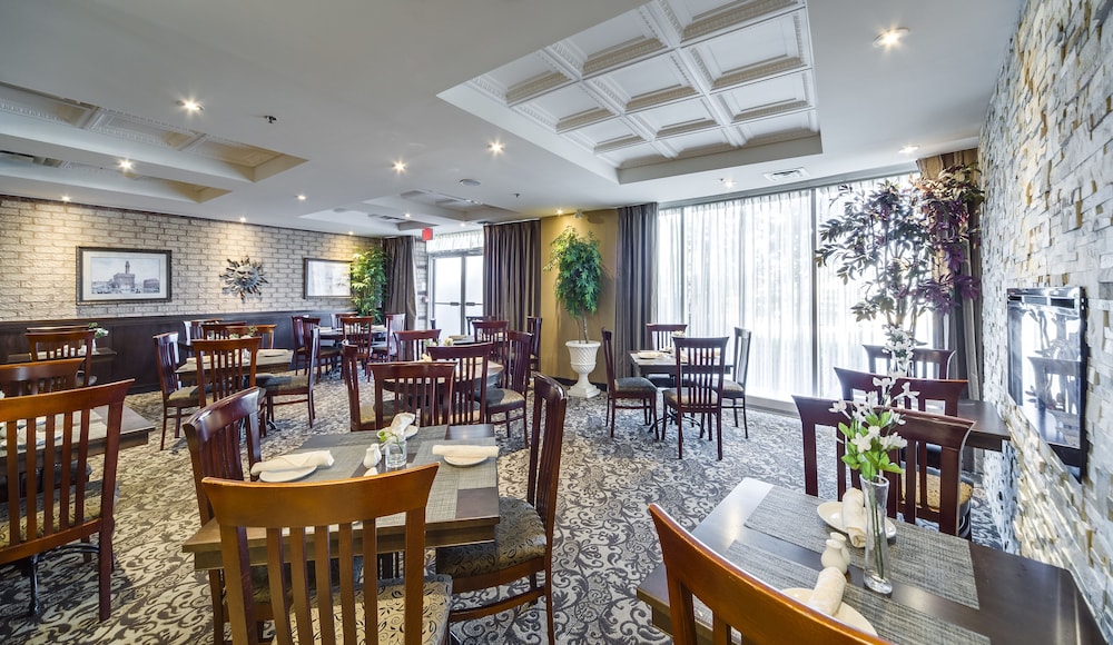 Monte Carlo Inn Airport Suites 51/68