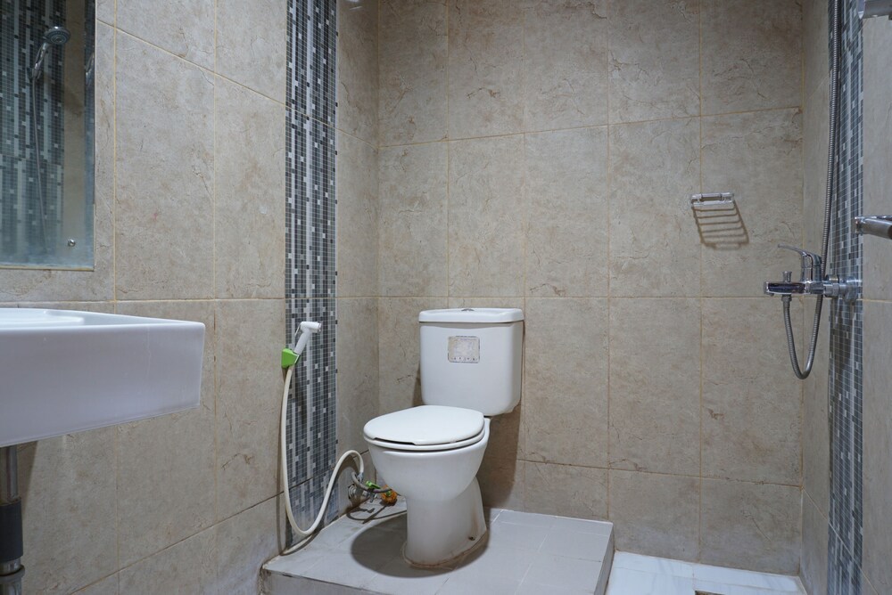 Residences By RedDoorz near Kemang Square 28/33