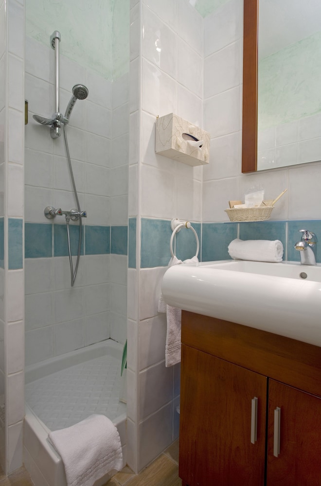 AUBERGE DE TAVEL 40/42