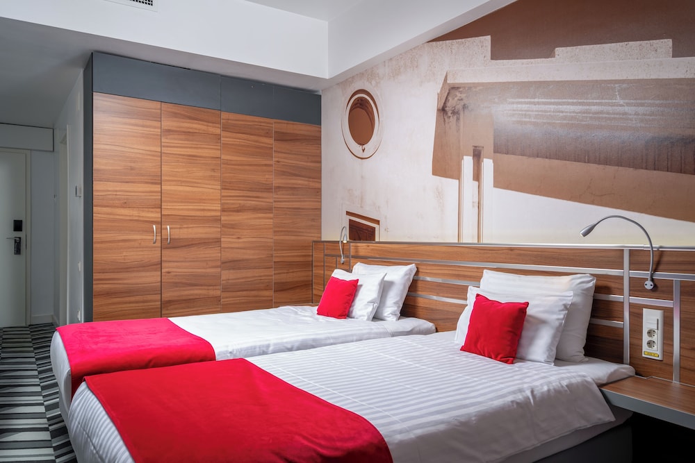 SUPERIOR, TWIN BEDS