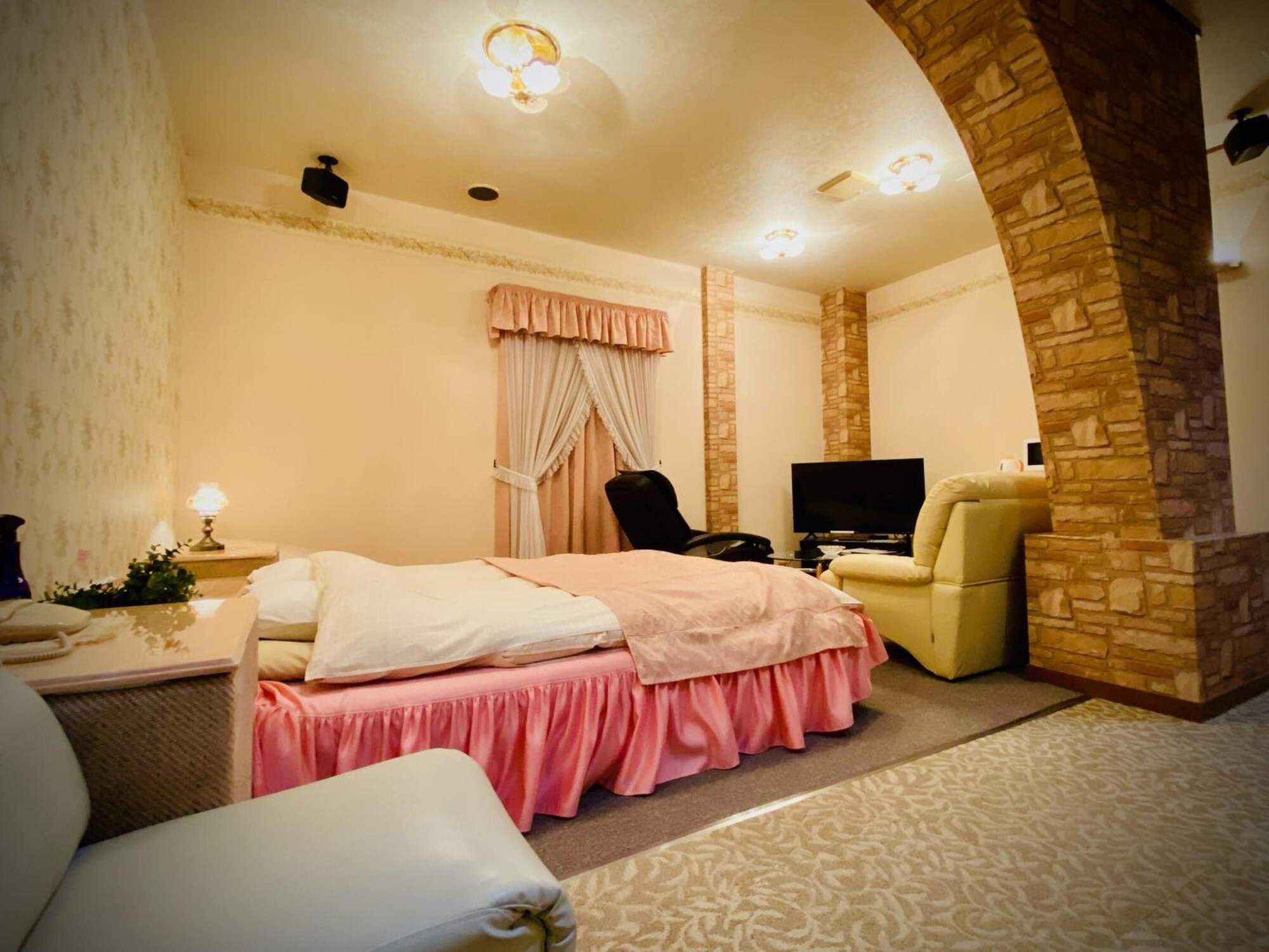 DELUXE, DOUBLE BED