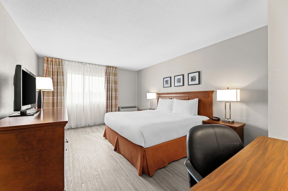 جناح ديلوكس بسرير كينج بغرفة نوم واحدة، Travelodge Suites by Wyndham Regina / Eastgate Bay 6/10