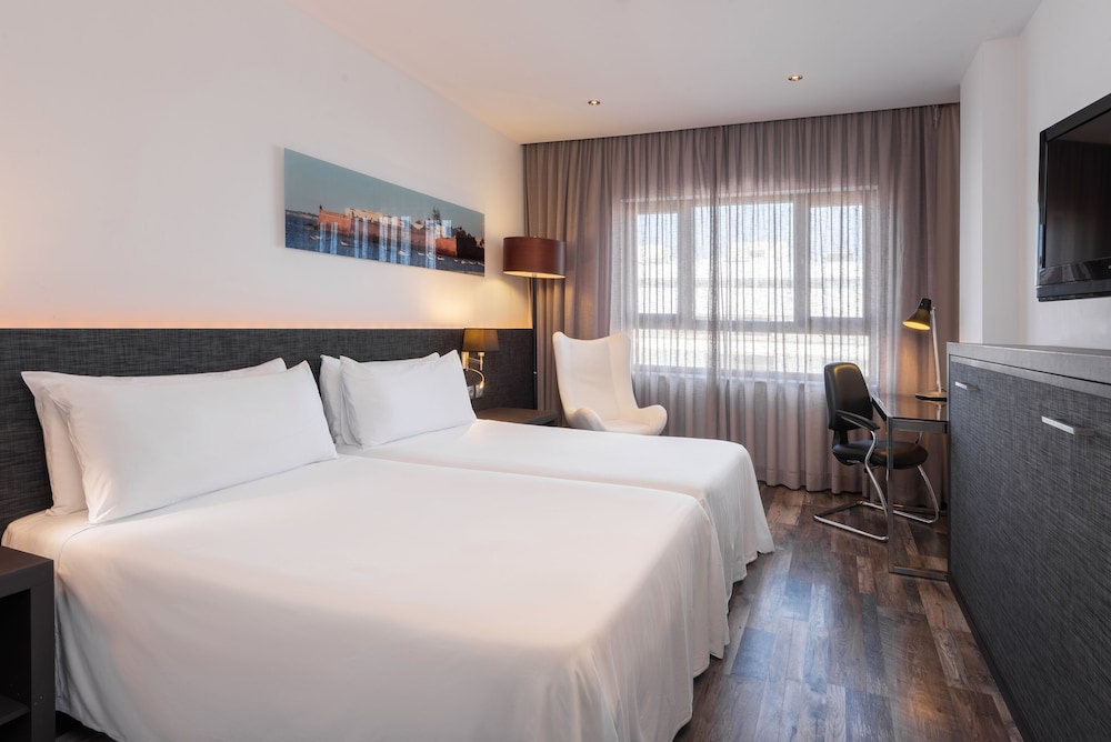 Hotel Cadiz Paseo Del Mar Affiliated By Melia 16/68