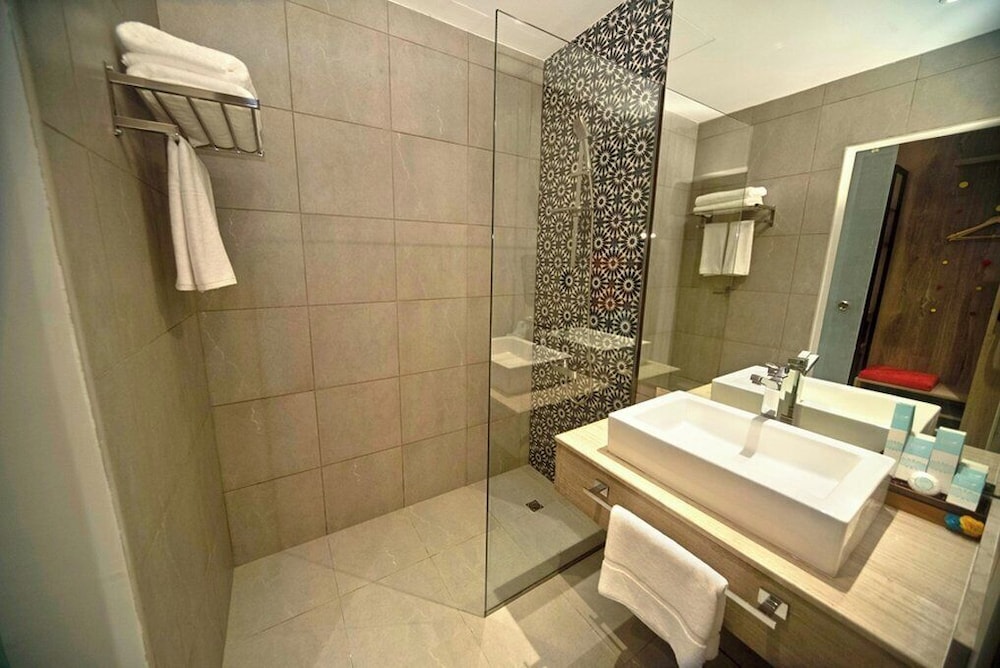 Kingsgate Al Jadaf by Millennium Hotels 43/44