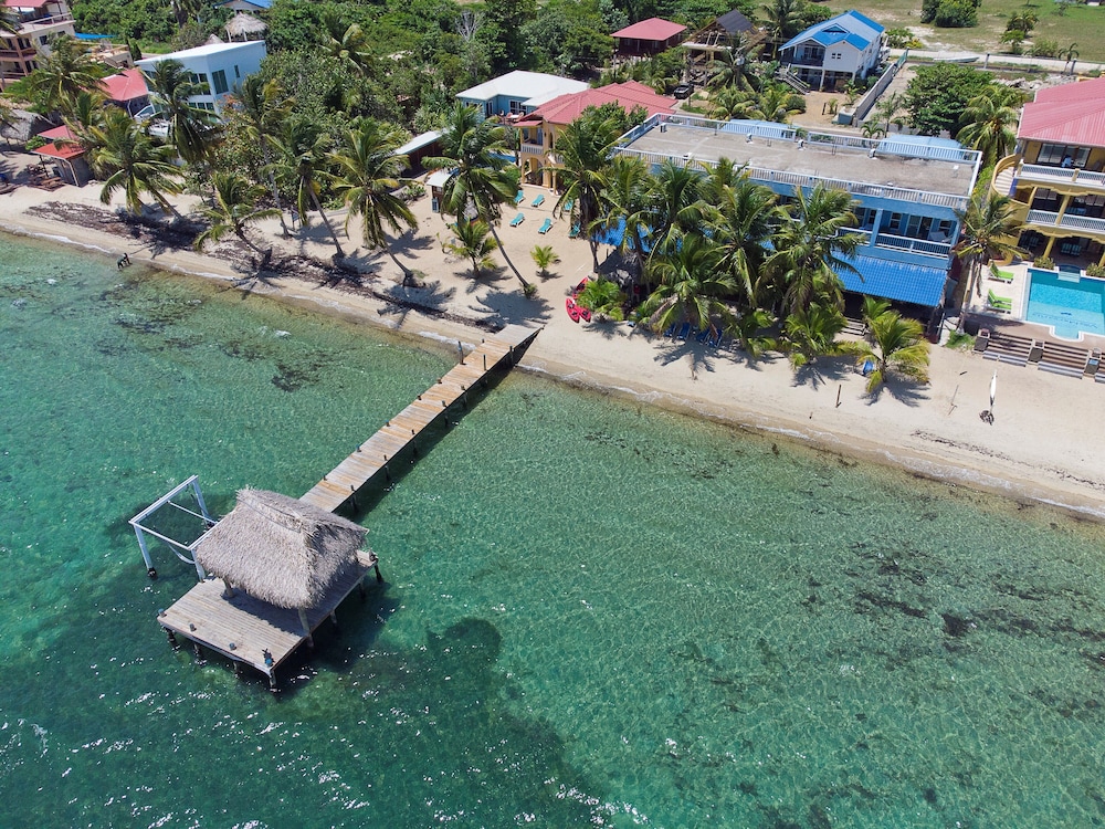 Parrot Cove Lodge 67/72