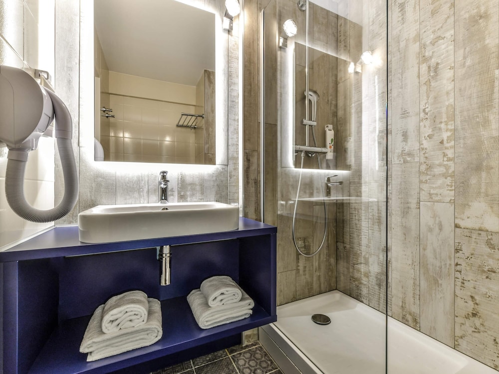 غرفة بسرير مزدوج وسرير فردي بإطلالة على البحر، Ibis Styles La Rochelle Thalasso Chatelaillon 5/6