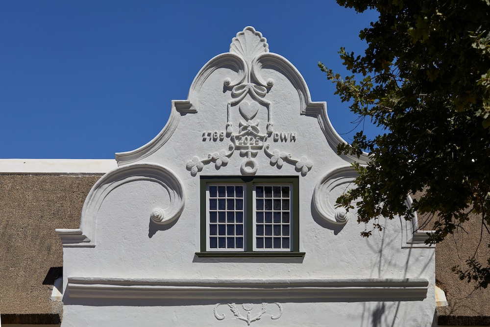 Blaauwklippen Manor House & Jonkershuis by Newmark 2/50