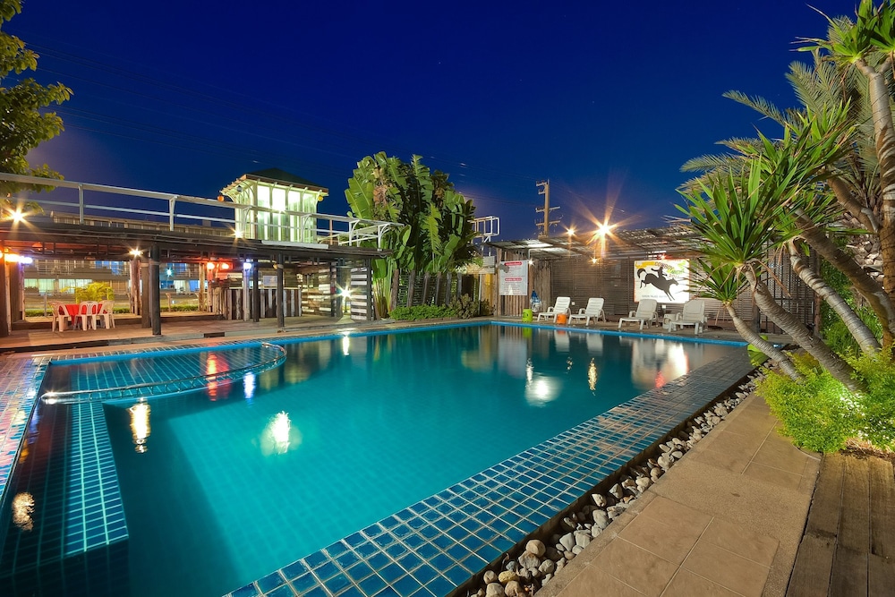 SEASON PALACE HUAHIN HOTEL 39/40