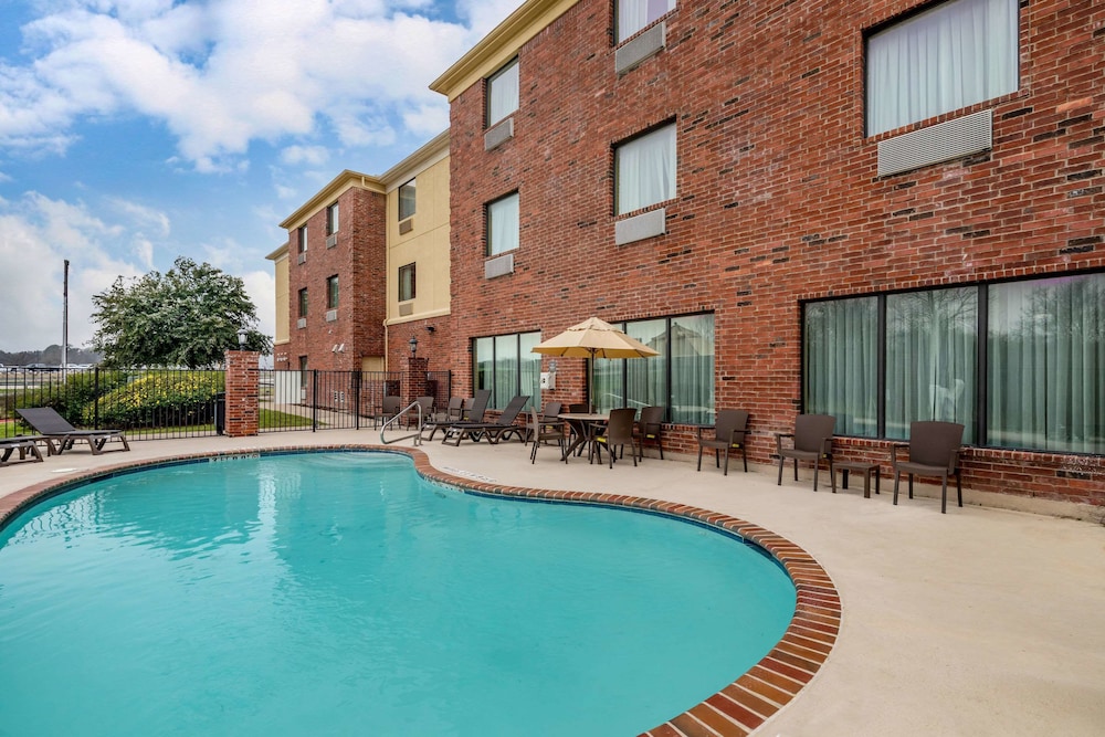 Comfort Suites Ennis TX 40/43