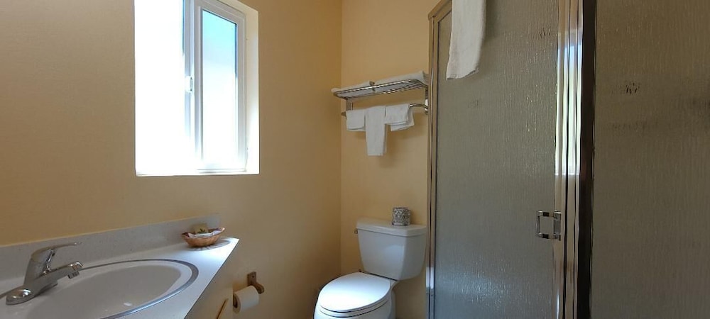 LAKEVIEW INN LUCERNE 64/66