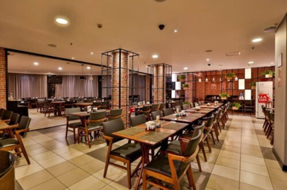 Esuites Congonhas by Atlantica 66/85