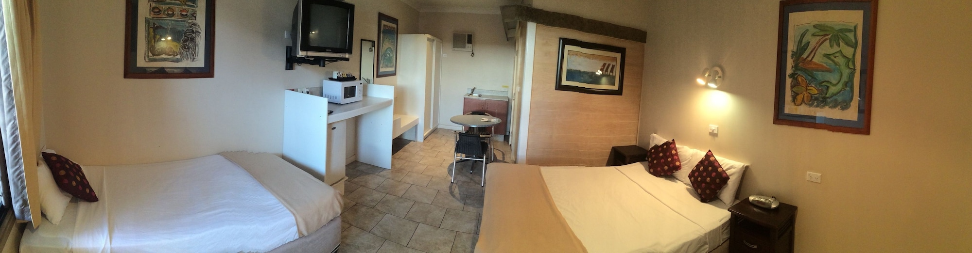 Club, Suite, 1 Double and 1 Single Bed