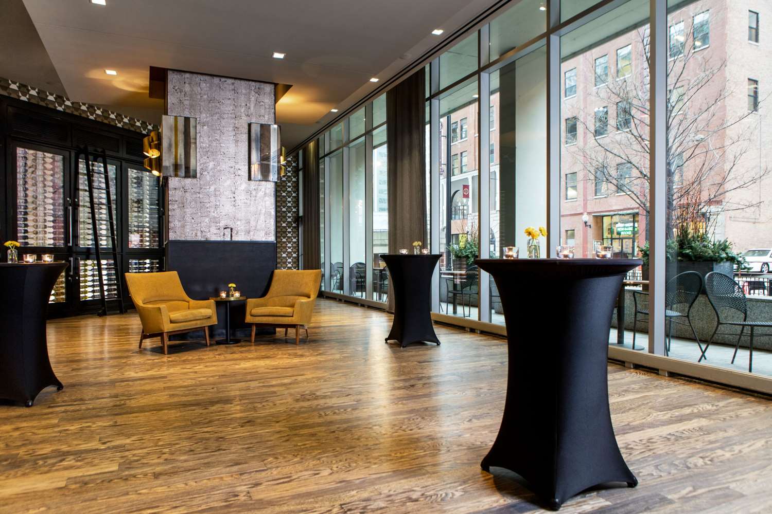 Hotel 505 River North 33/75