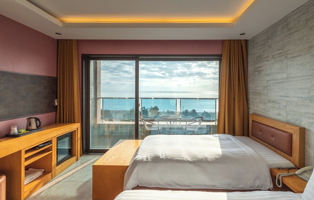 OCEAN, DELUXE, TWIN BEDS