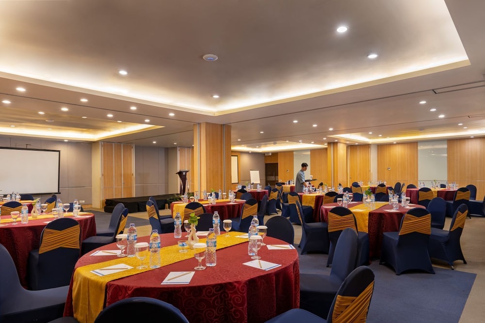 Batiqa Hotel Apartments Karawang 62/73
