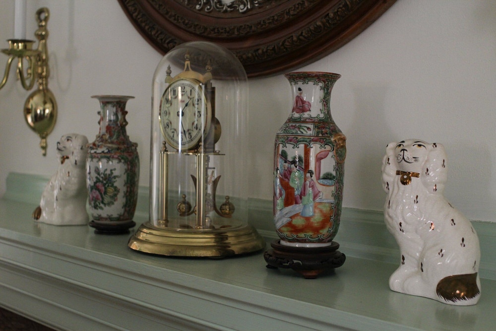 Moore House Bed And Breakfast 11/30