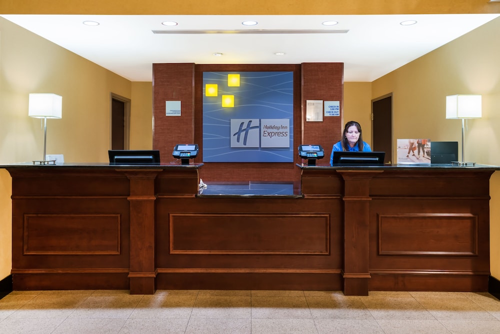 Holiday Inn Express & Suites North East 12/53
