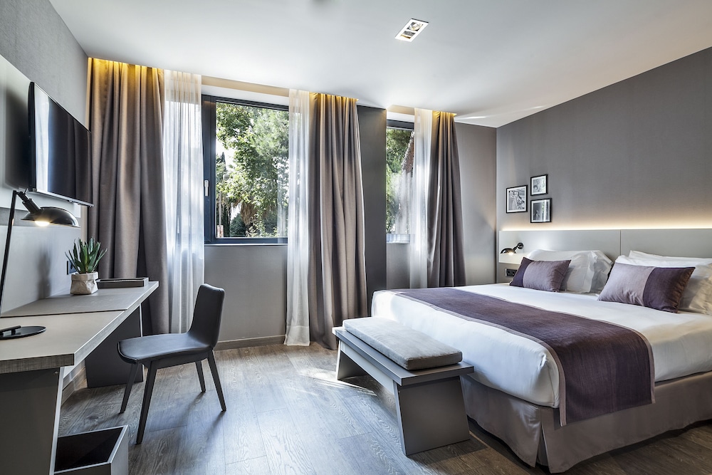 ROOM, TRIPLE