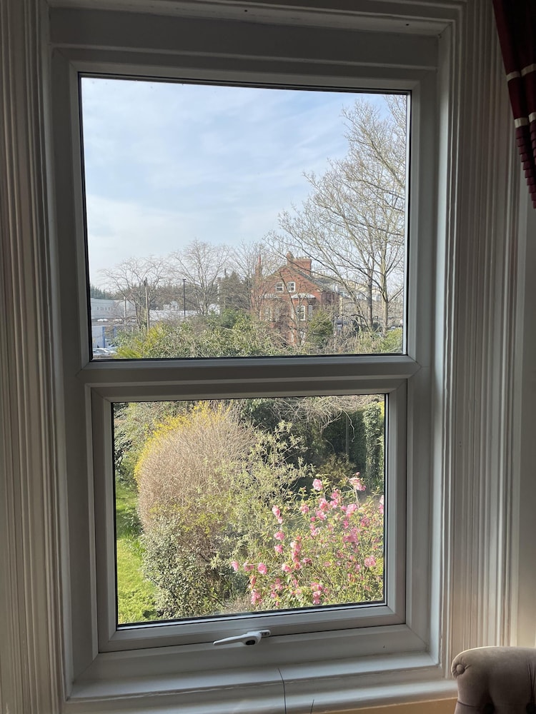 Diamonds Lodge Ltd (Ex Crossways Guest House) 28/34