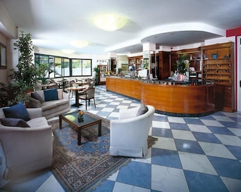 Hotel President 8/36