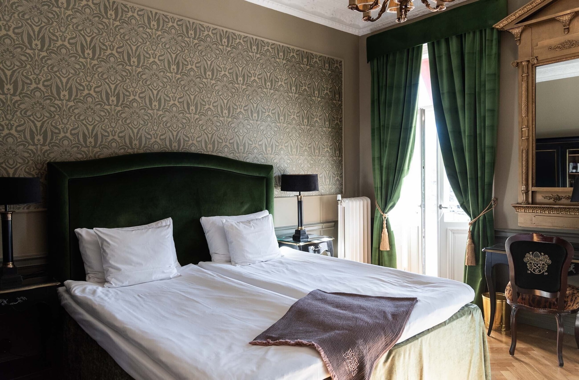 SUPERIOR, DOUBLE BED, CITY VIEW, BALCONY