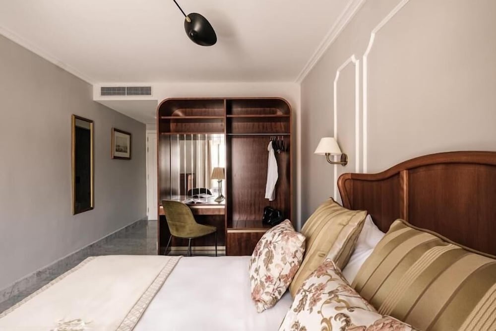 CLASSIC, DOUBLE OR TWIN BED, BALCONY