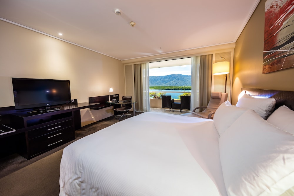 Hilton Cairns Hotel 25/85