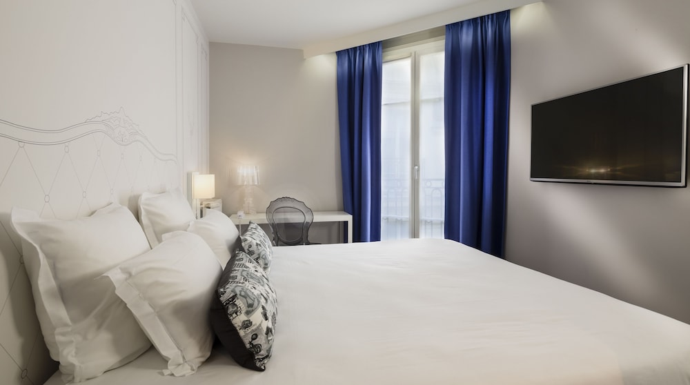 ROOM, DOUBLE BED