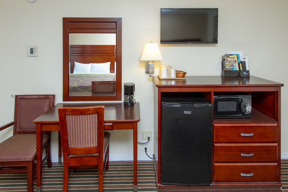 SureStay by Best Western Fresno Central 42/54