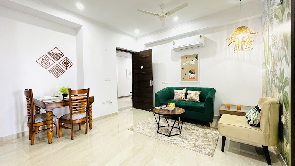 ZEN Suites Golf Course Road 41/50
