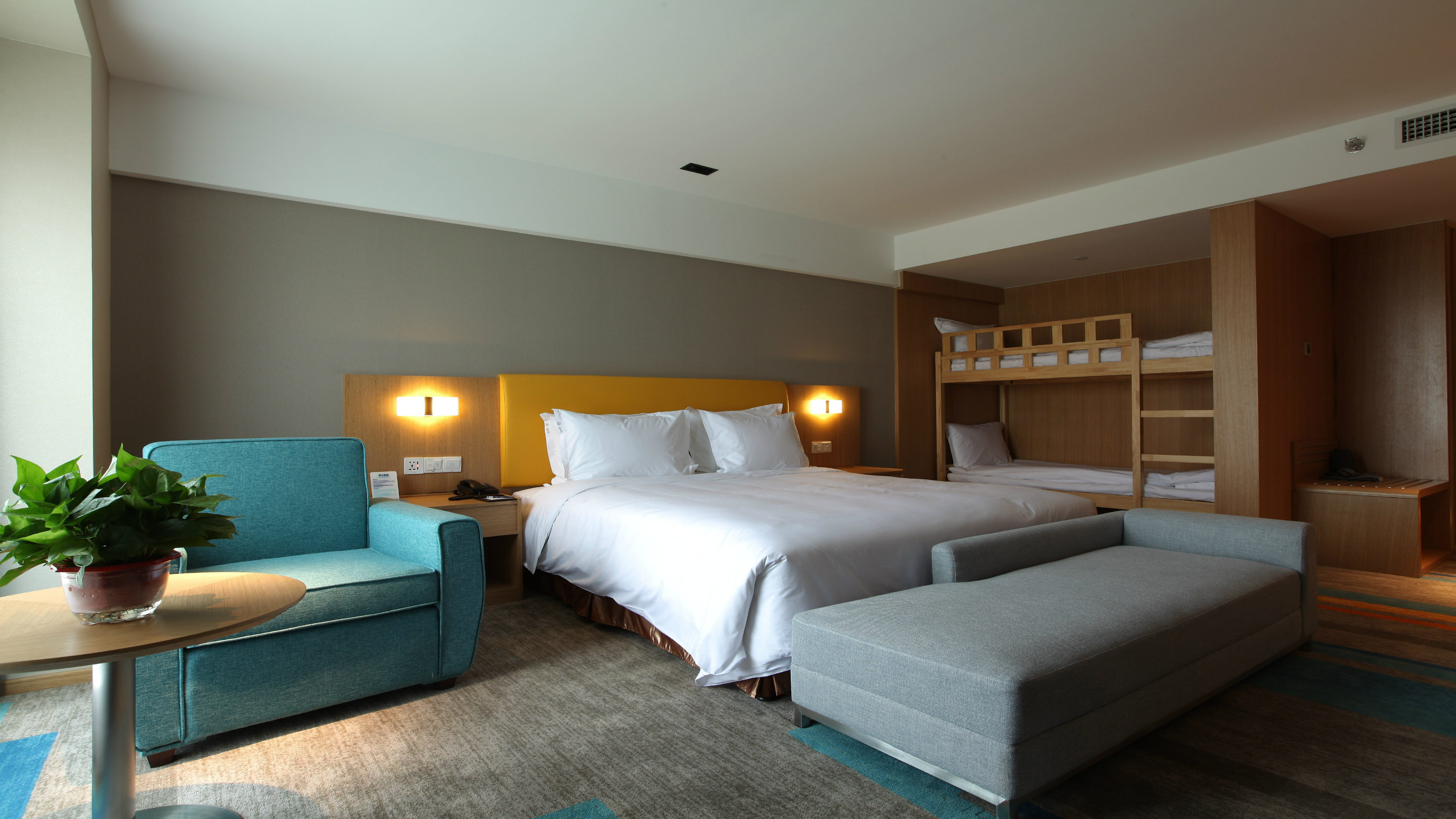 HOLIDAY INN EXPRESS XI'AN QUJIANG SOUTH 28/67