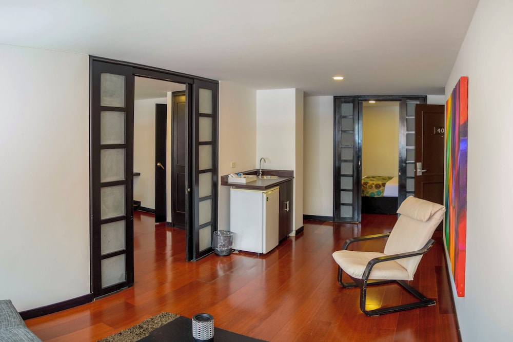 Confort 80 Zona Rosa Hotel 42/70