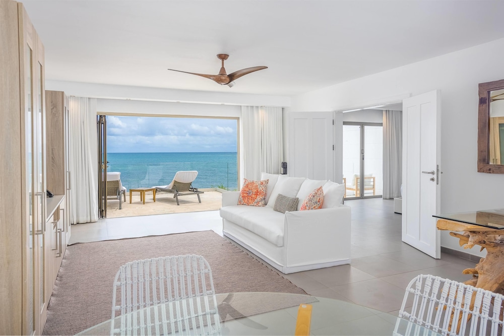 SUITE, KING BED, OCEAN FRONT, KITCHEN