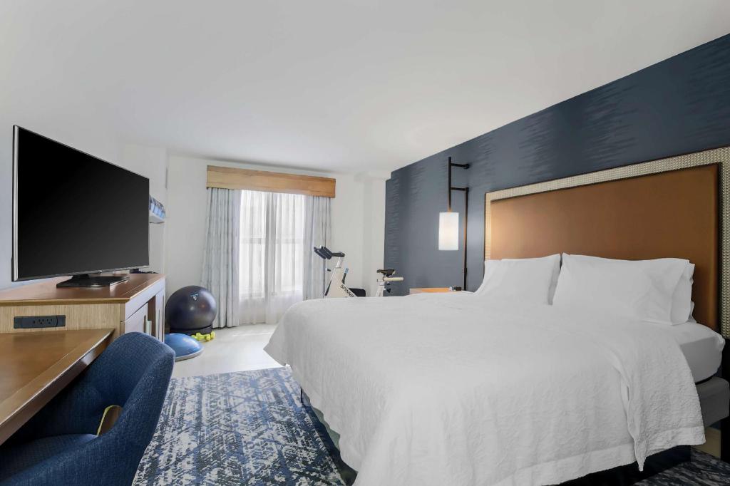 Fitness, King Bed, Bathtub, Accessible