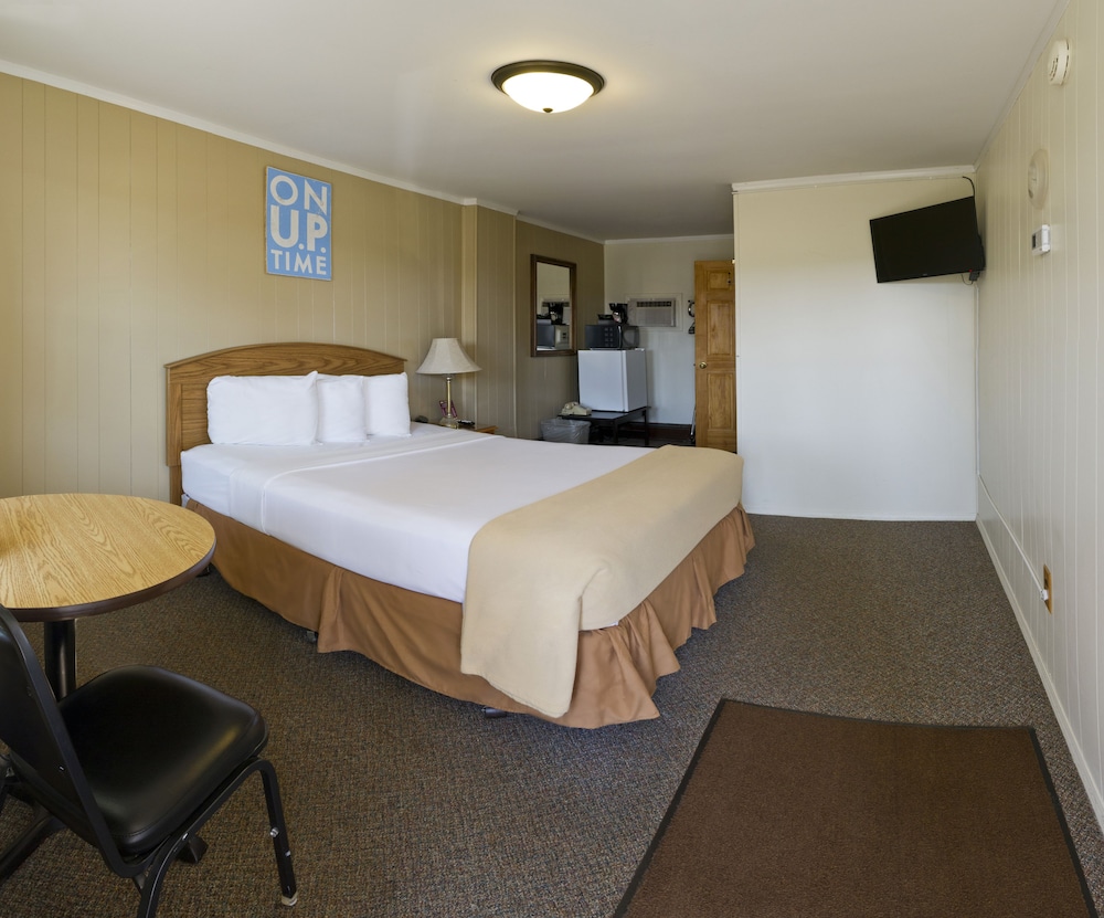 Sunset Lodge Escanaba 23/32