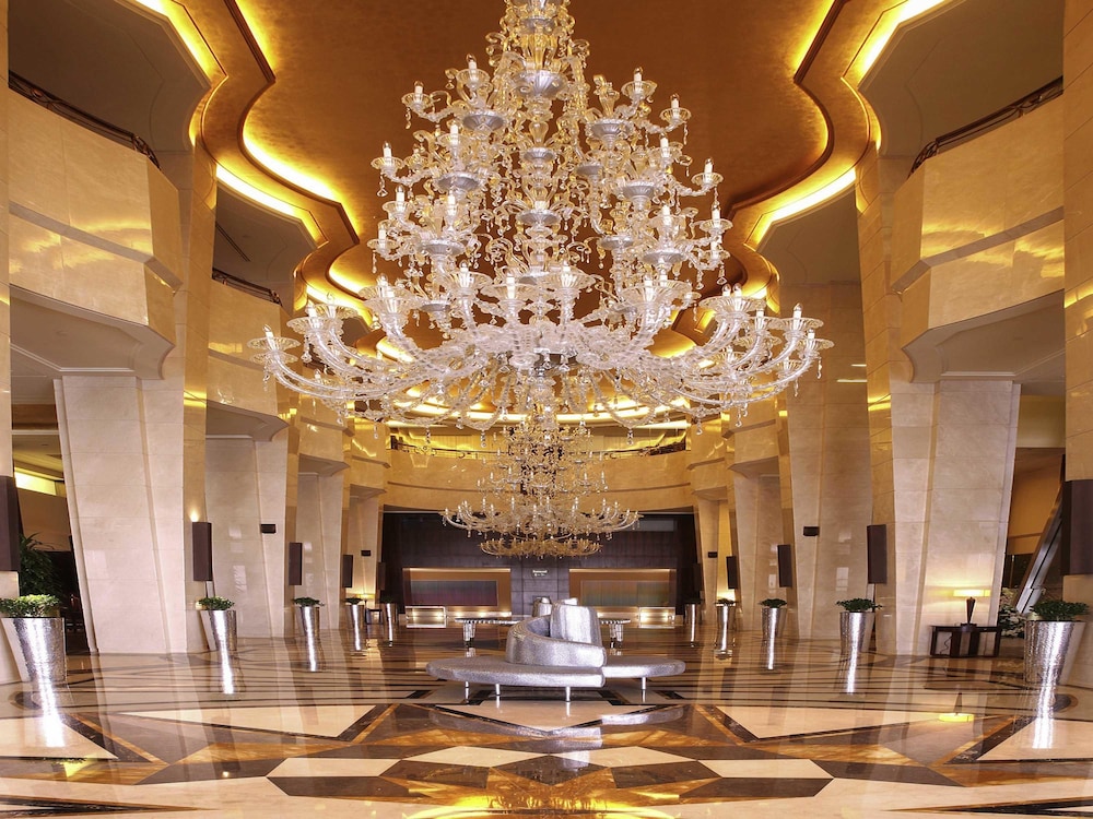 La Cigale Hotel 10/71