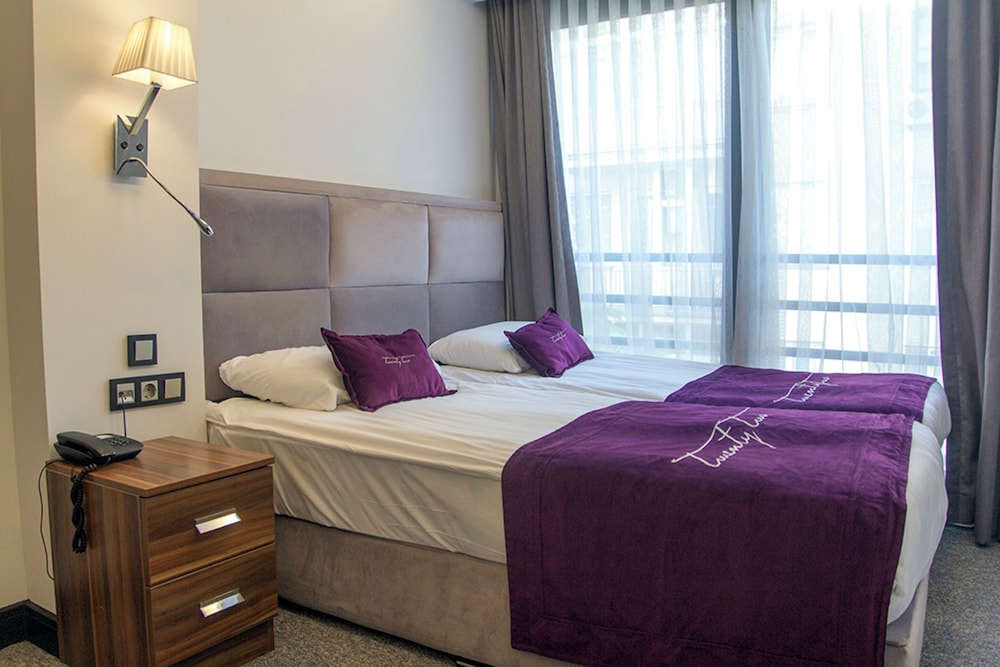 The 22 Hotel 8/50