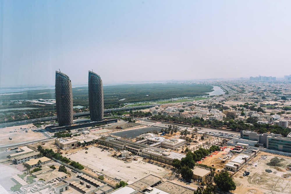 Dusit Thani Abu Dhabi 40/45